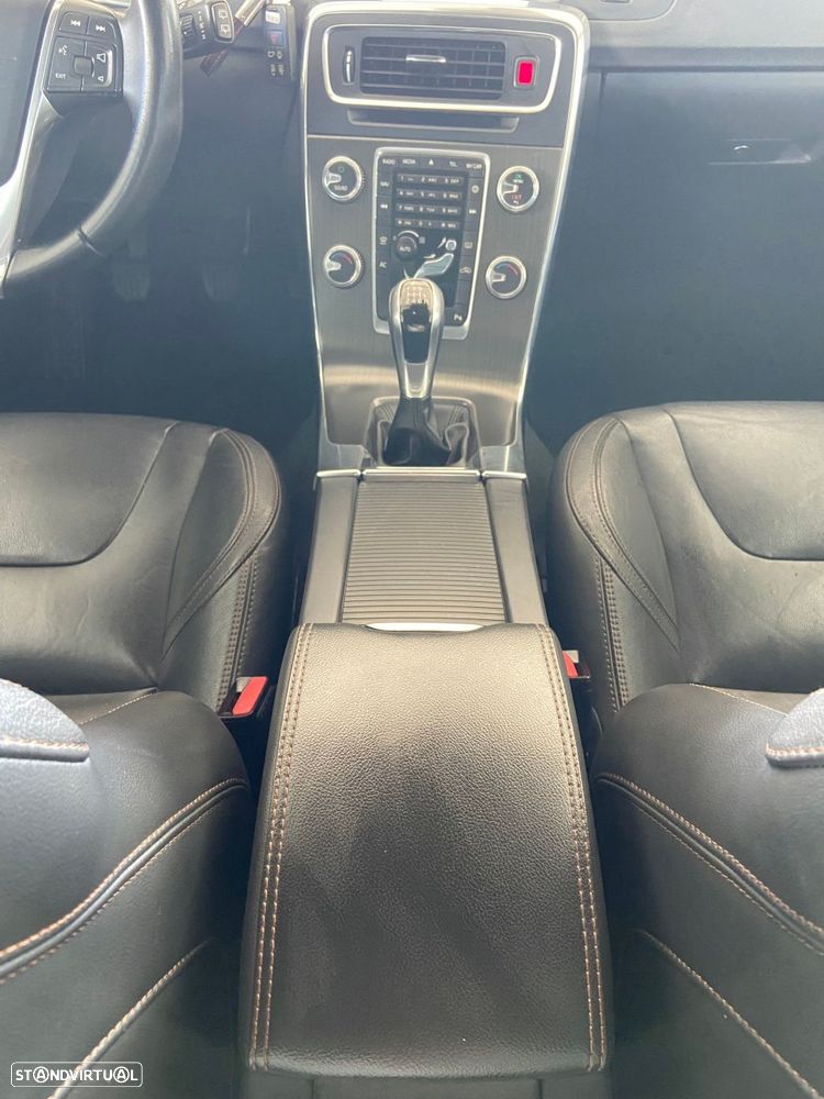 Volvo V60 Cross Country 2.0 D4 Pro - 33