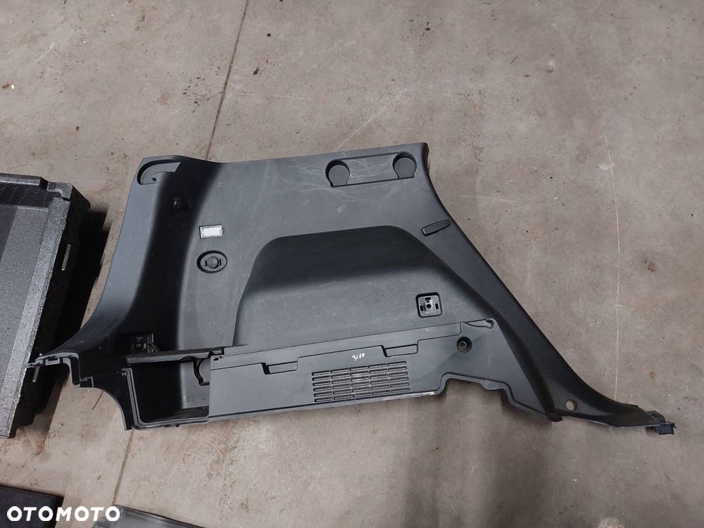 WNĘTRZE BAGAŻNIKA KIA CARENS IV LIFT - 4