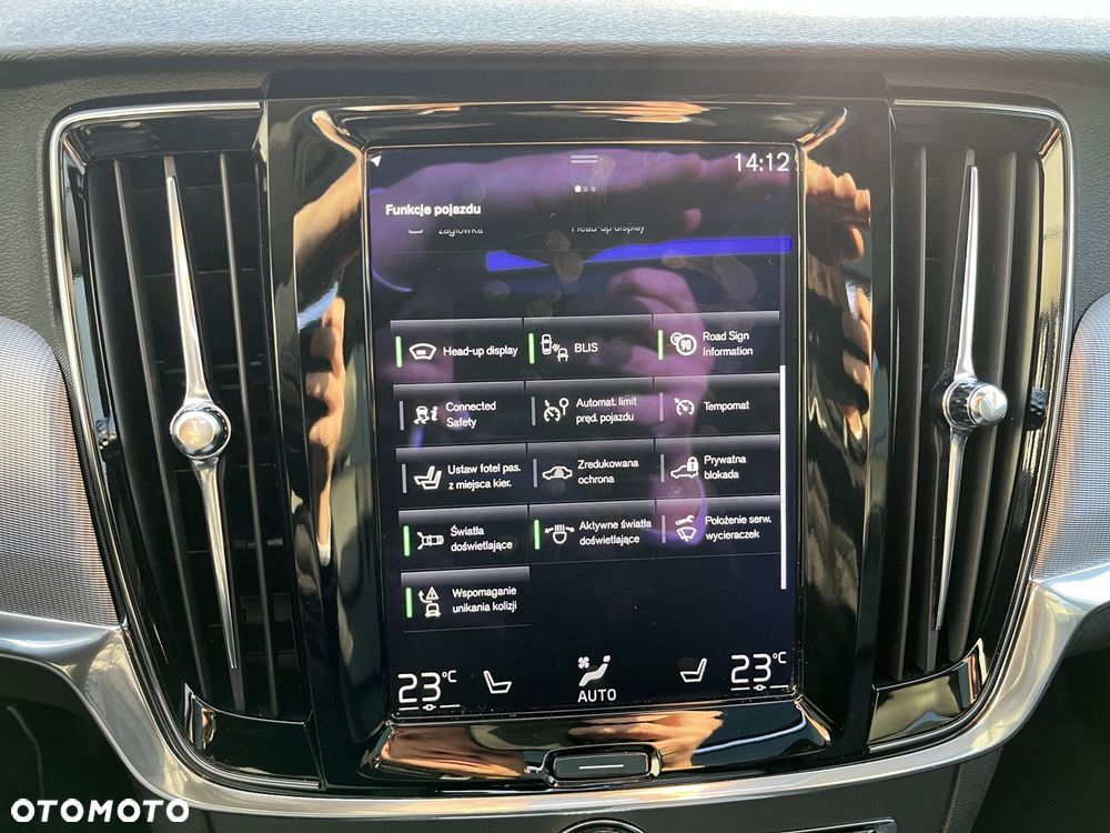 Volvo V90 Cross Country - 21