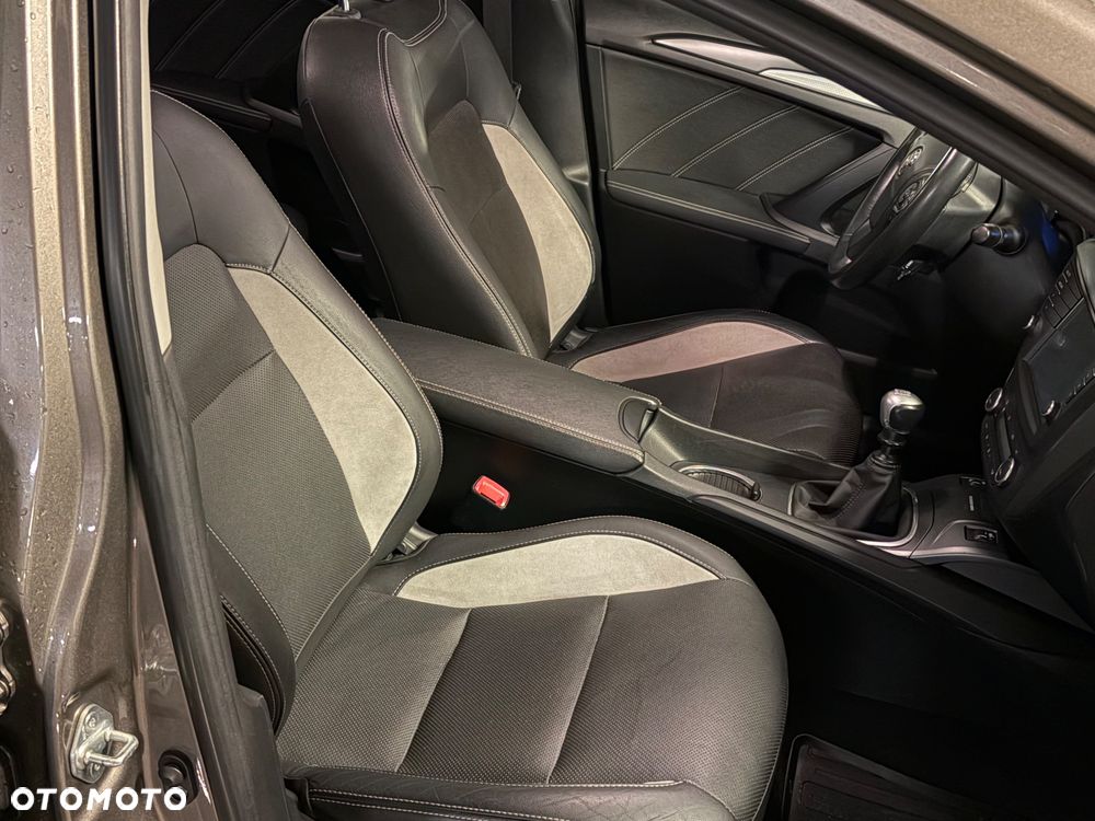 Toyota Avensis 2.0 D-4D Prestige - 23