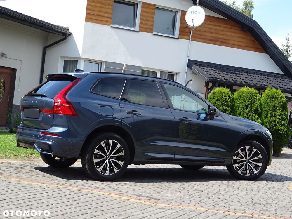 Volvo XC 60 B4 D Plus Dark - 12
