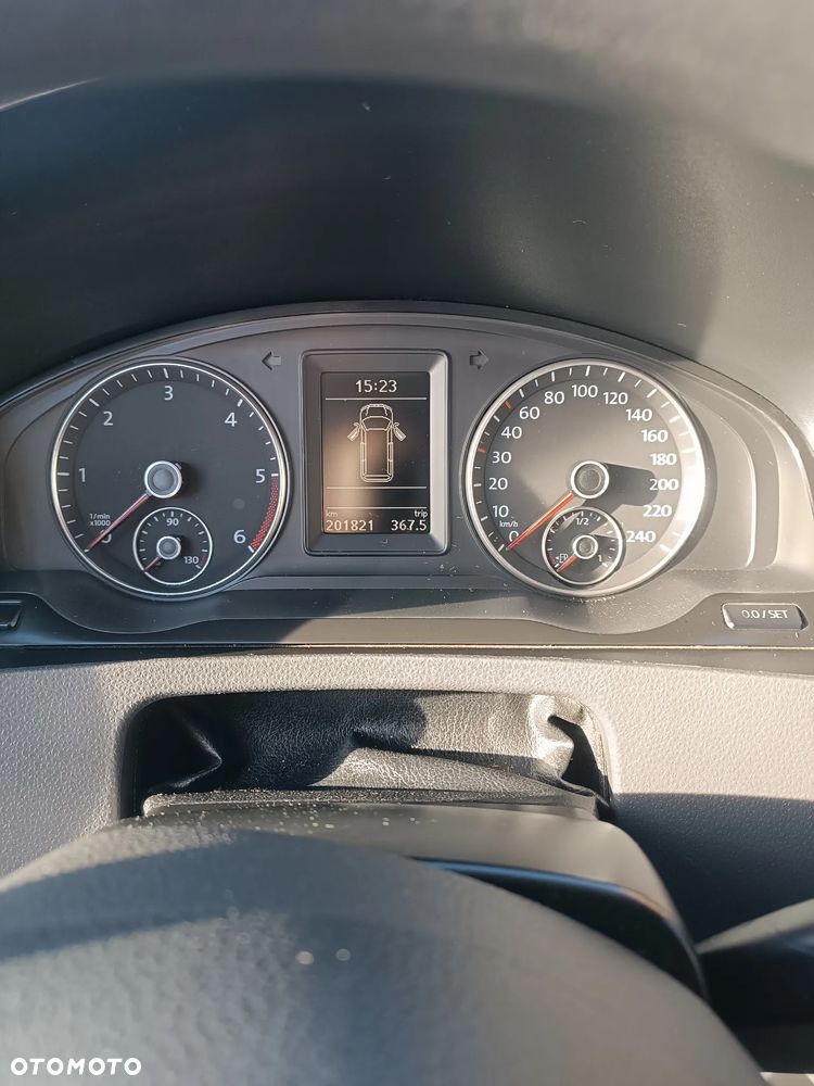 Volkswagen Caravelle - 10