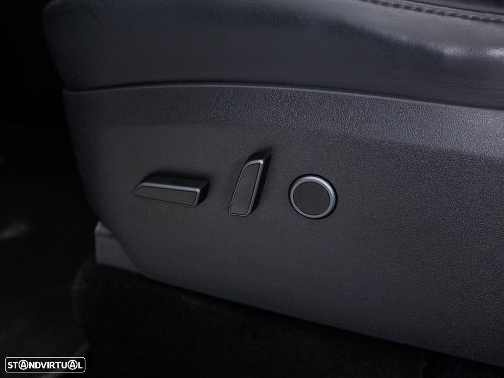 Tesla Model Y Long Range Dual Motor AWD - 19