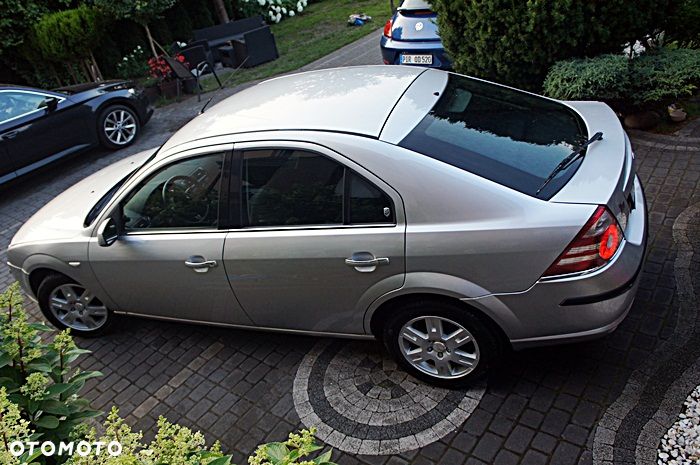 Ford Mondeo 1.8 Ghia - 24