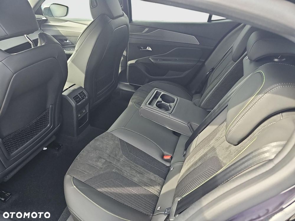 Peugeot 408 - 13