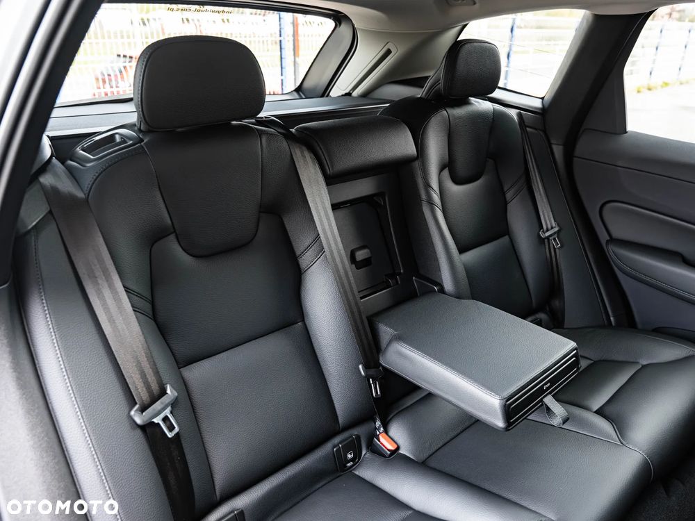 Volvo XC 60 B4 B Plus Dark - 26