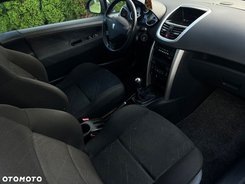 Peugeot 207 - 16