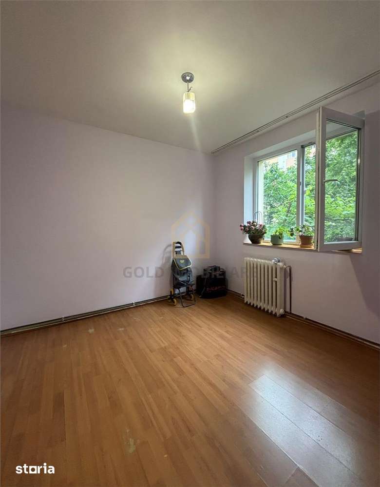 Apartament 3 camere de vanzare — fotografia 3