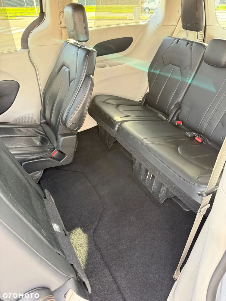 Chrysler Pacifica - 28