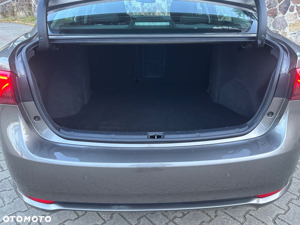 Toyota Avensis 1.8 Premium - 9