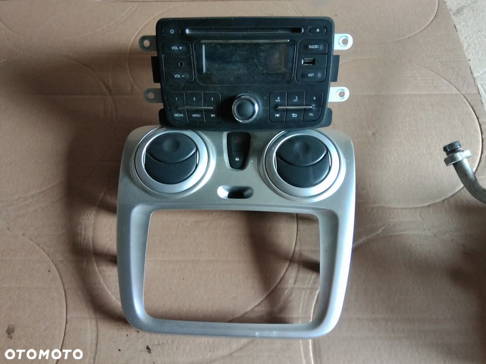 DACIA DOKKOER LODGY INNE CD RADIO + RAMKA ROWNIEZ INNE CZESCI PYTAC - 1