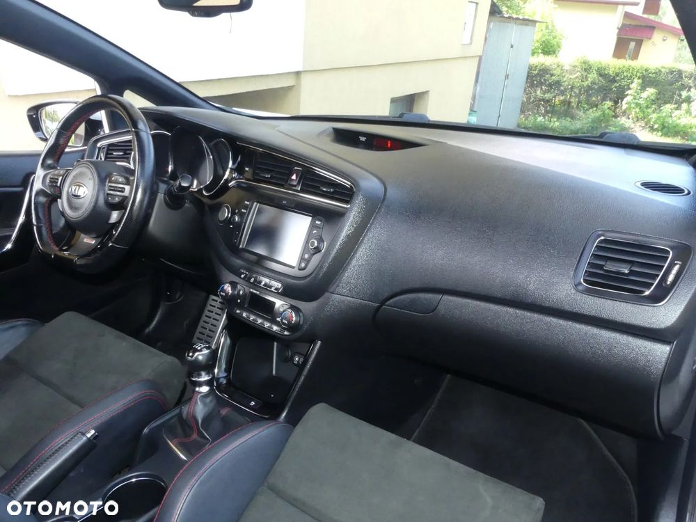 Kia Ceed - 36