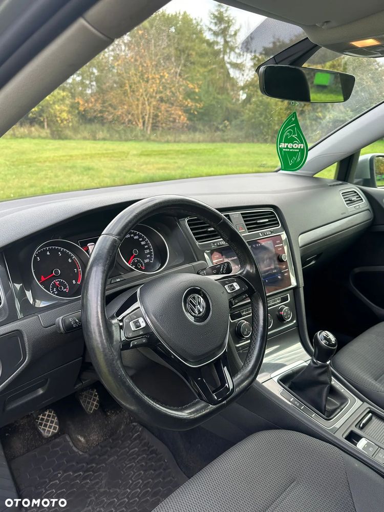 Volkswagen Golf - 6