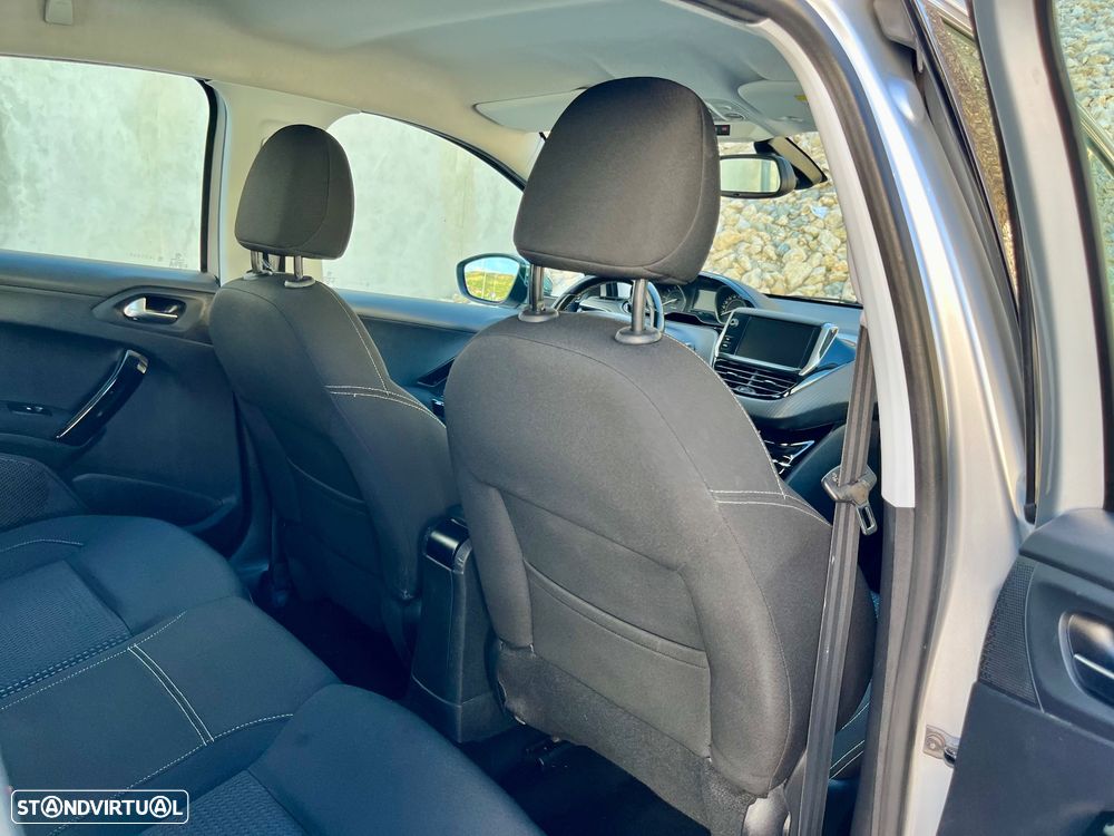 Peugeot 208 1.2 PureTech Allure - 31