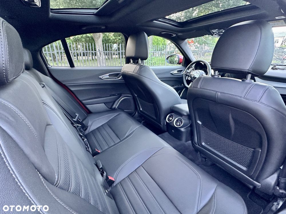 Alfa Romeo Giulia 2.0 Turbo - 30