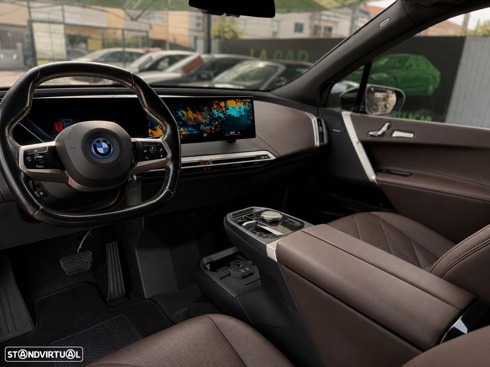 BMW iX xDrive 40 Pack Desportivo - 22