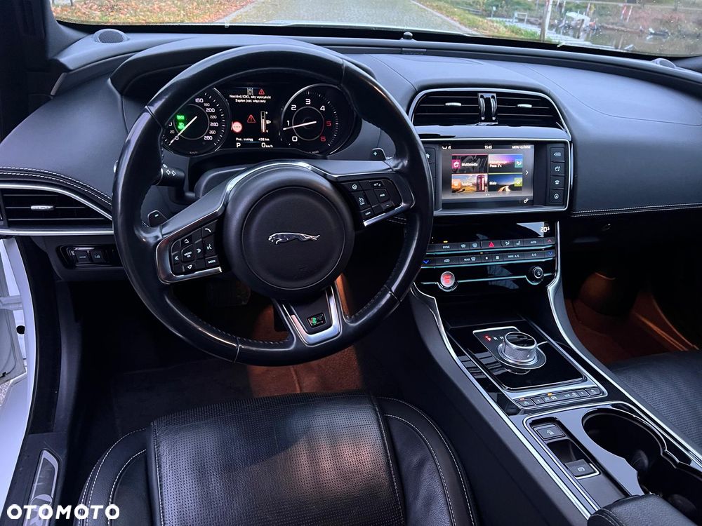 Jaguar XE 20d R-Sport - 11