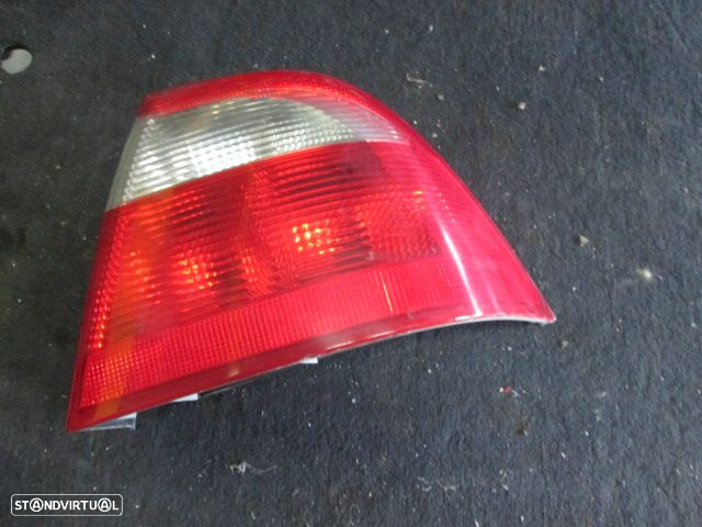Farol Tras REF0766 SAAB 95 2002 4P DRT - 4