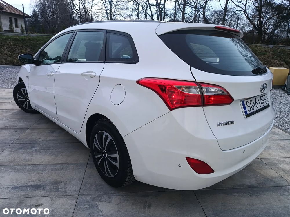 Hyundai i30 blue 1.6 CRDi Style - 12