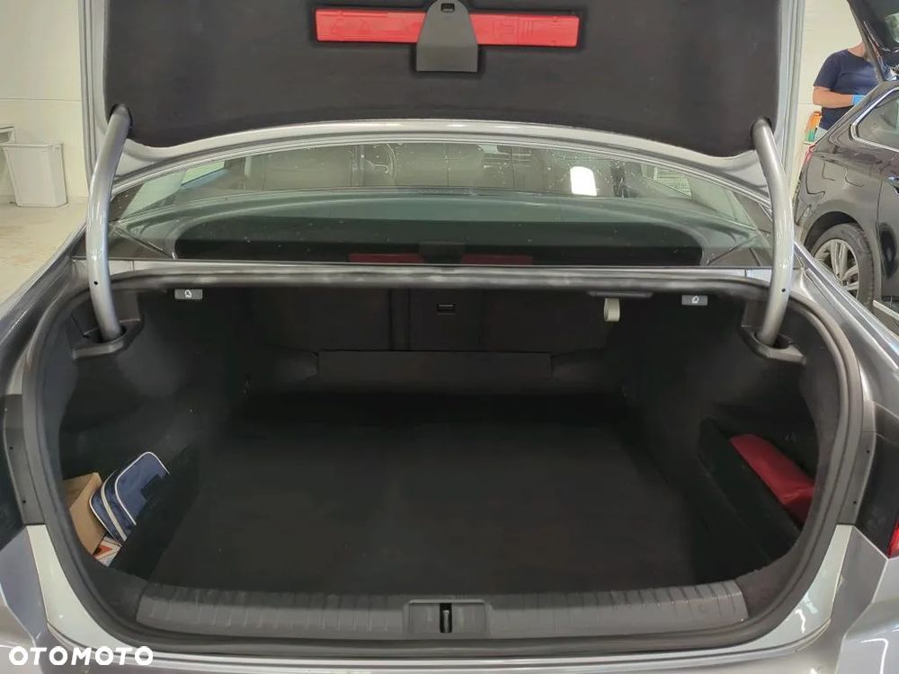 Volkswagen Passat 2.0 TDI Business DSG - 14