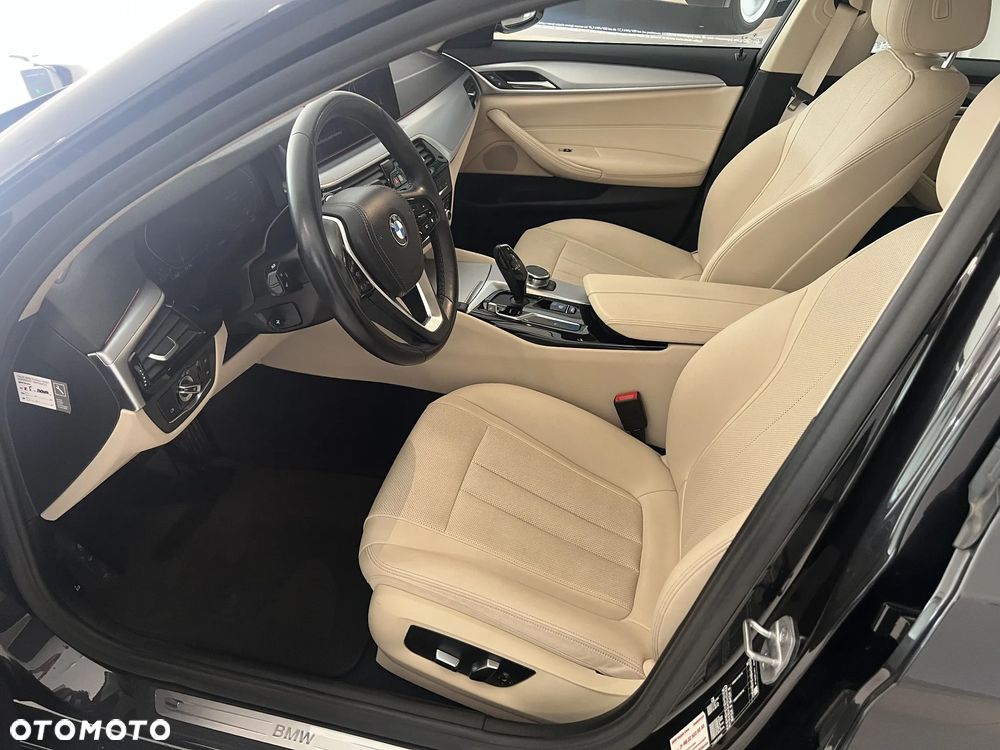 BMW Seria 5 520d mHEV - 9