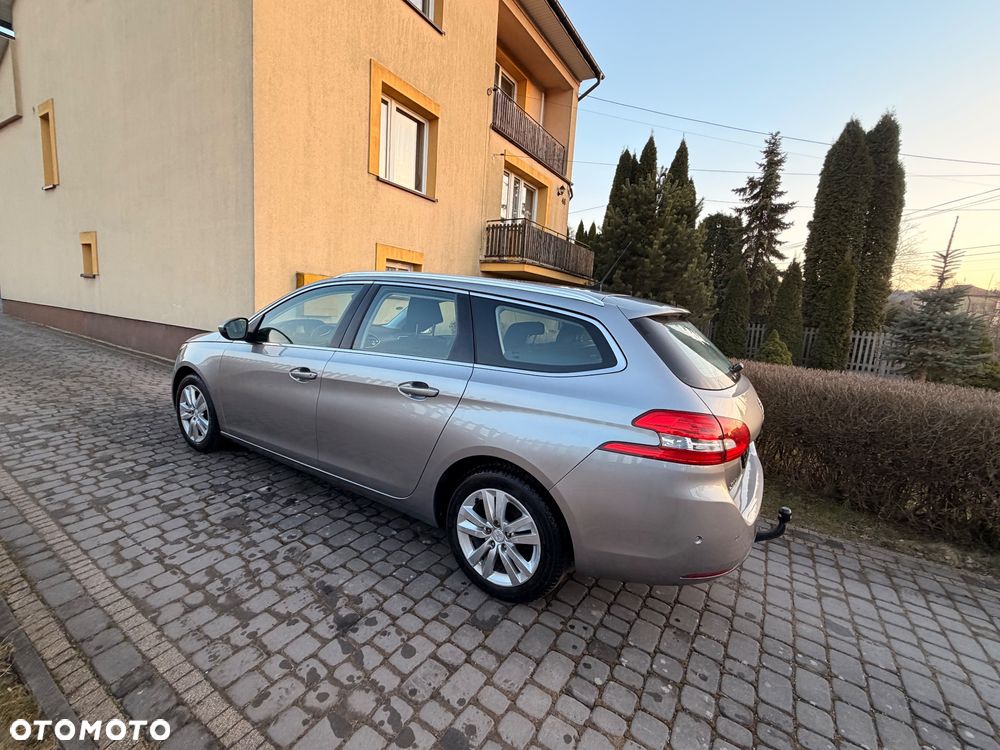 Peugeot 308 - 8