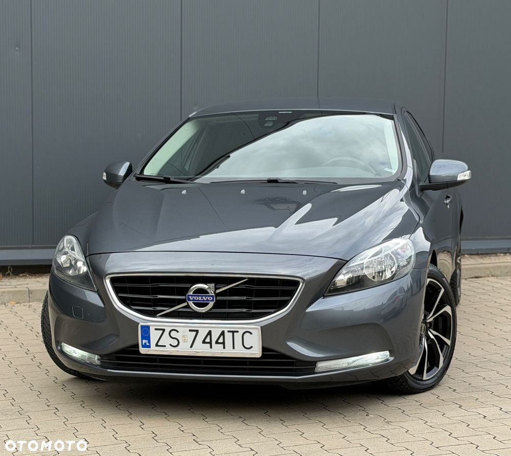 Volvo V40 T3 Momentum - 1