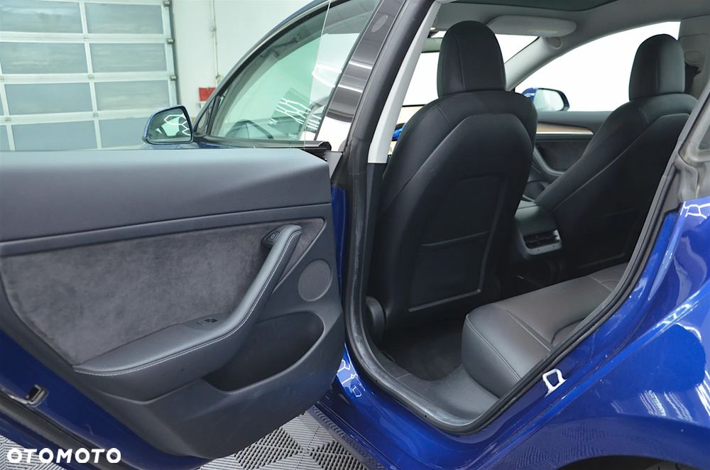 Tesla Model 3 - 11