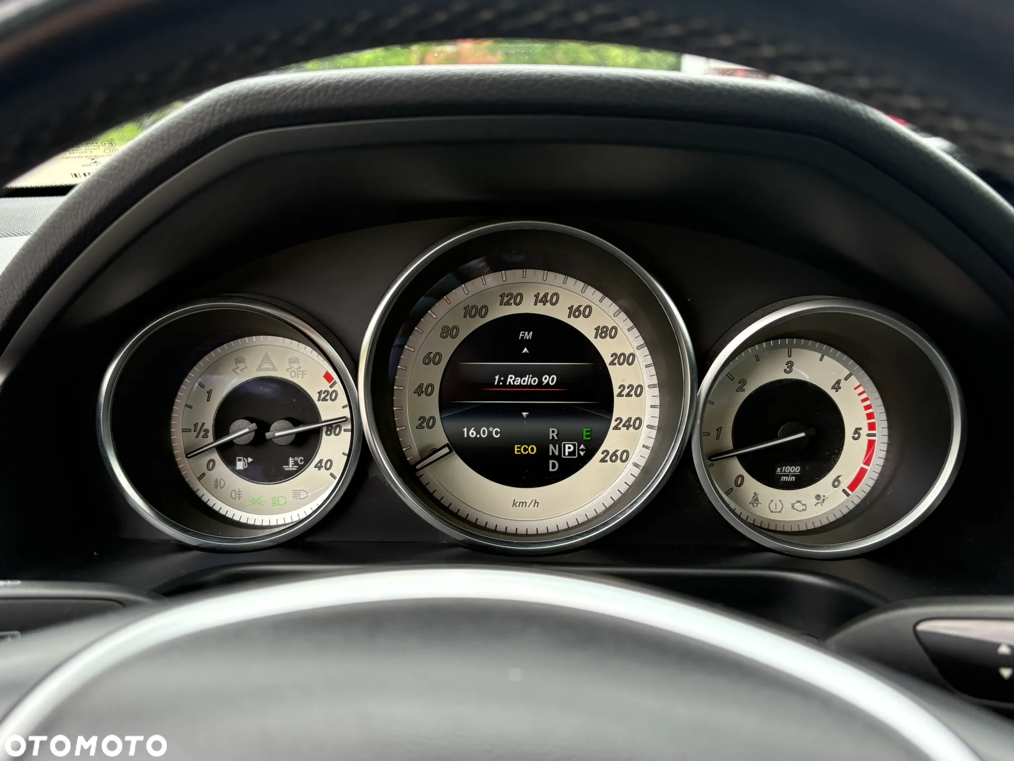 Mercedes-Benz Klasa E 300 T BlueTEC 9G-TRONIC - 26