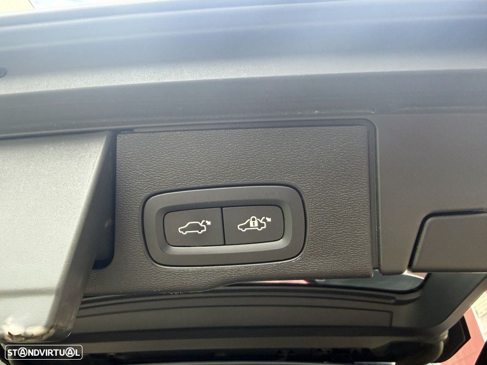 Volvo XC 60 2.0 D4 Momentum Plus Geartronic - 18