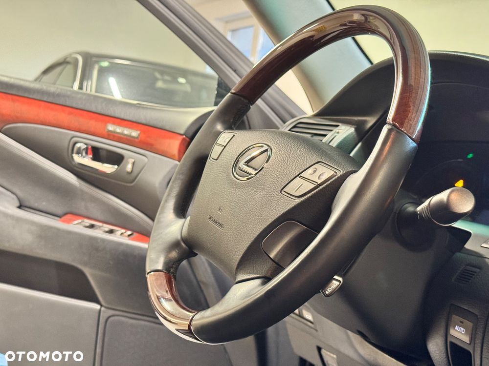 Lexus LS - 17