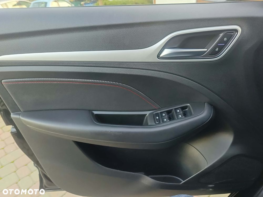 MG ZS - 29