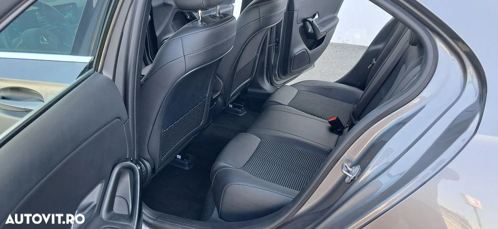 Mercedes-Benz A - 12