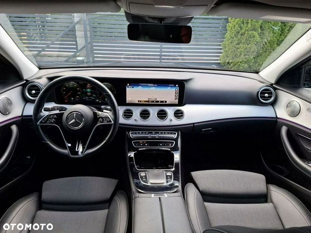 Mercedes-Benz Klasa E 300 de 9G-TRONIC - 23