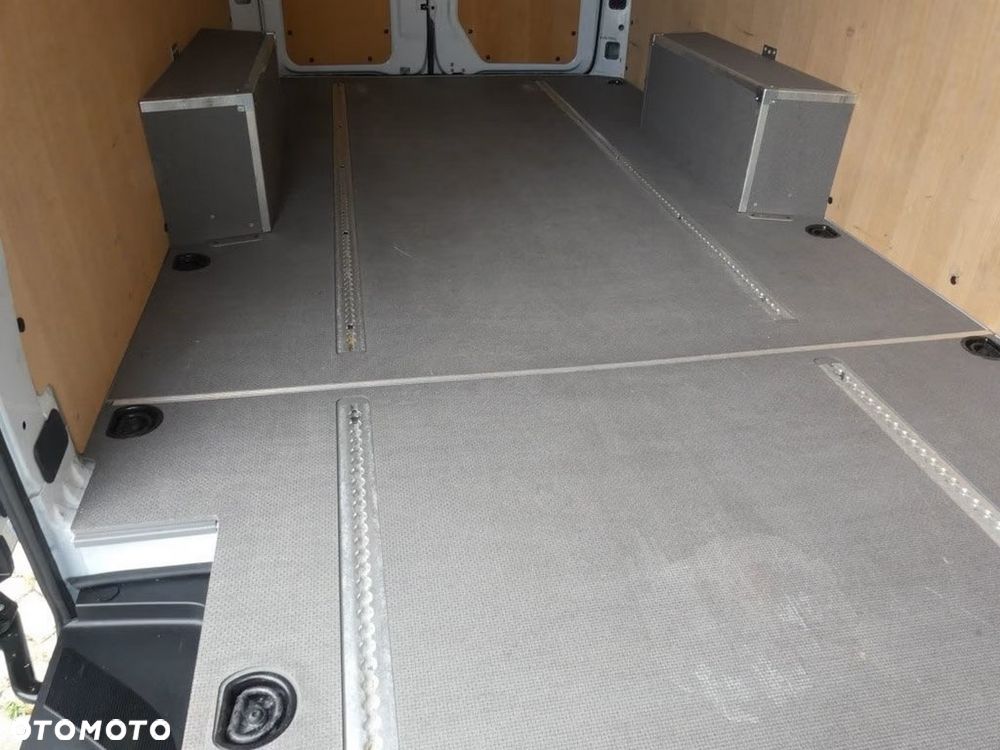 Mercedes-Benz Sprinter - 9
