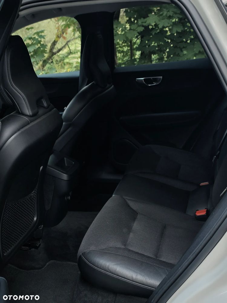 Volvo XC 60 B4 D AWD Momentum Pro - 13