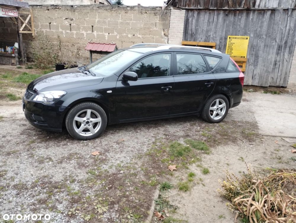 Kia Ceed - 4
