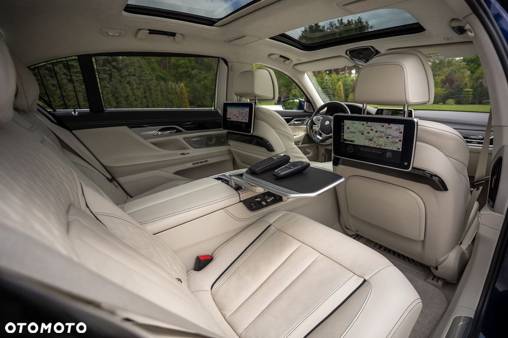 BMW Seria 7 750Li xDrive - 25