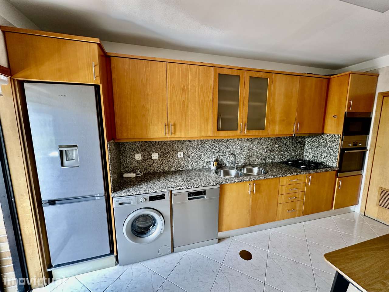 Apartamento T3 Mobilado + Garagem Individual - Centro Cidade Guimarães - Grande imagem: 4/8