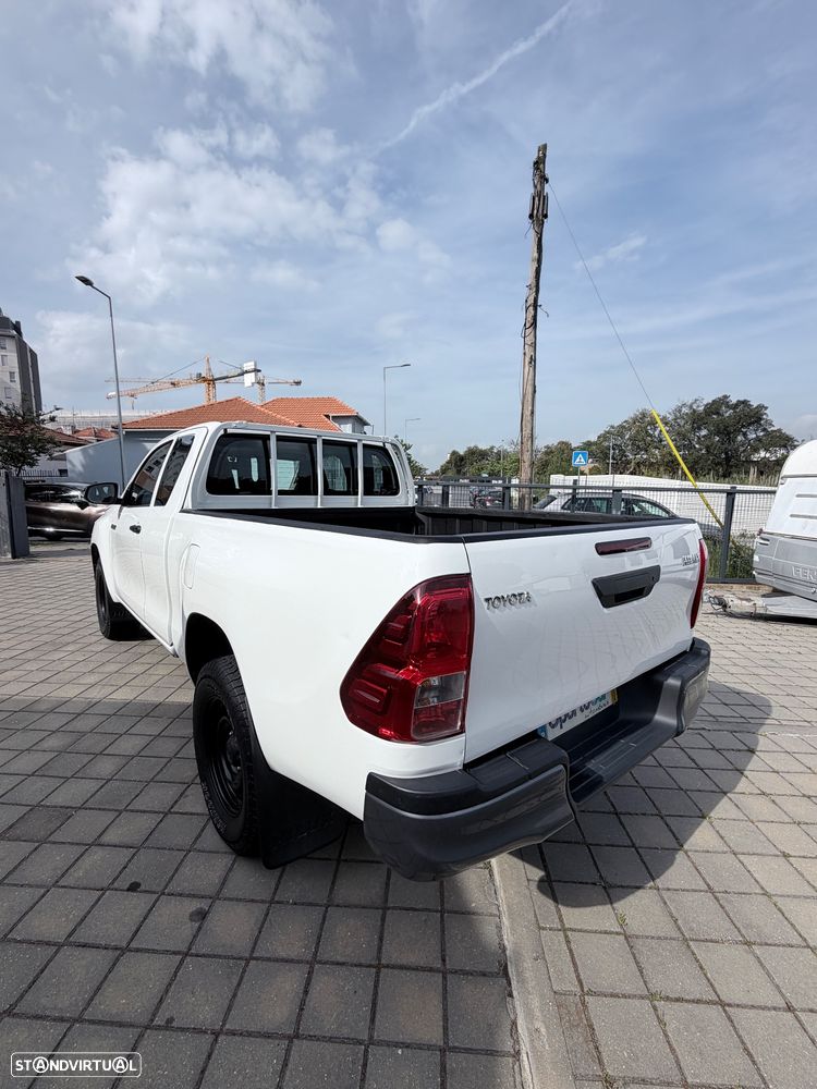 Toyota Hilux 2.4 D-4D 2WD CE - 4