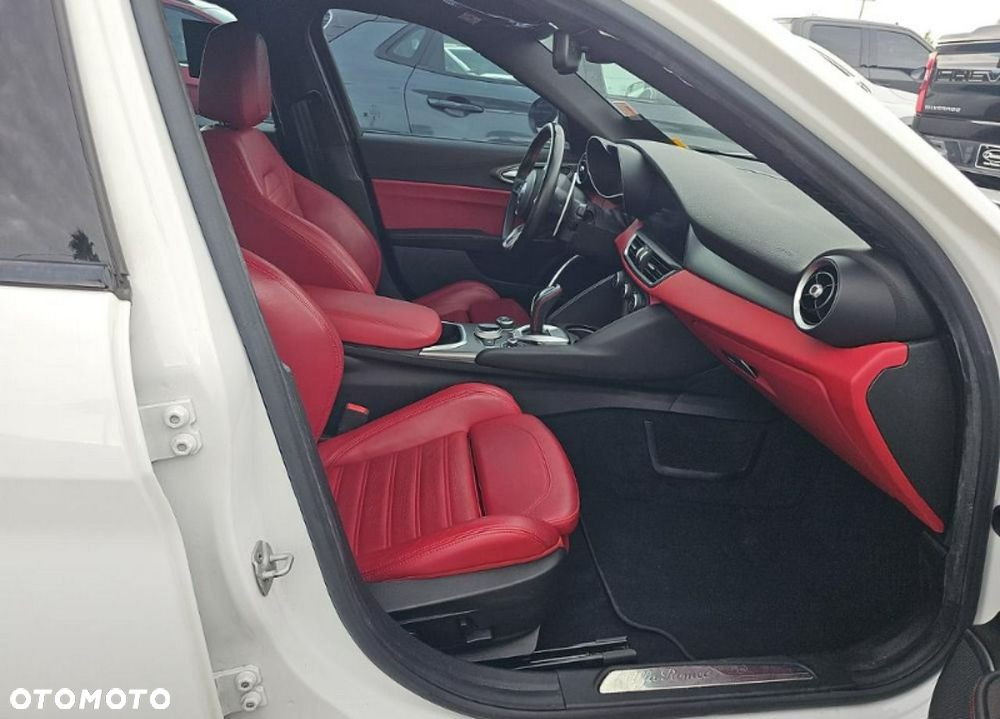Alfa Romeo Giulia - 9