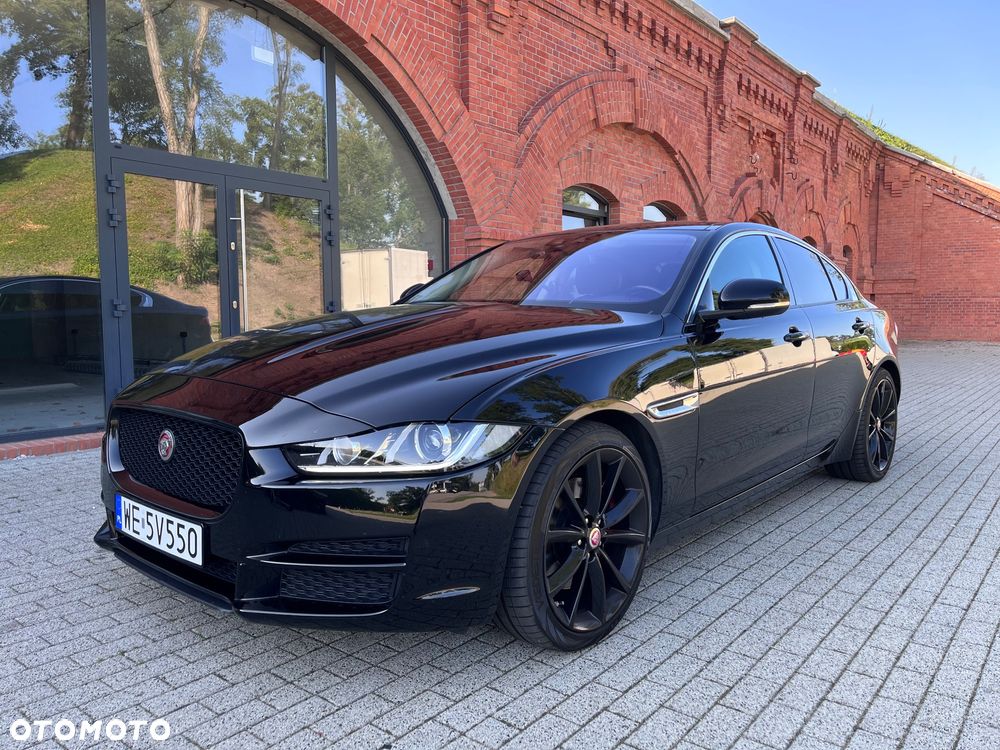 Jaguar XE 25t Prestige - 1