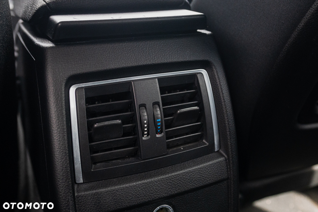 BMW Seria 3 320d Efficient Dynamics - 14