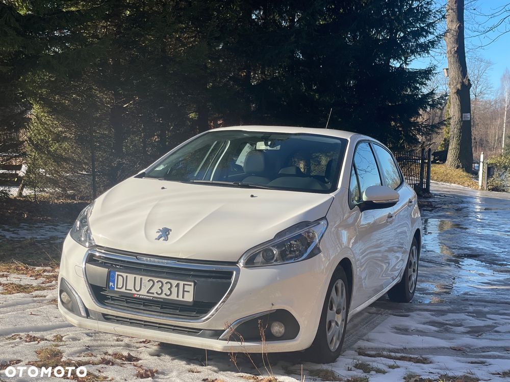 Peugeot 208 - 1