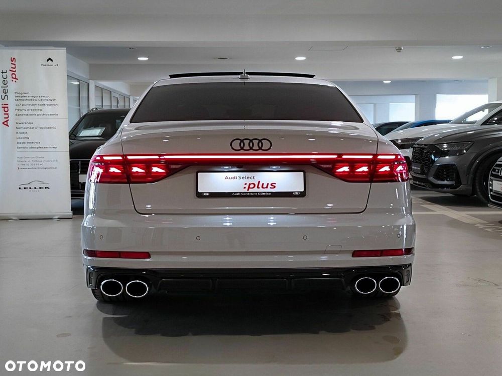 Audi S8 - 8