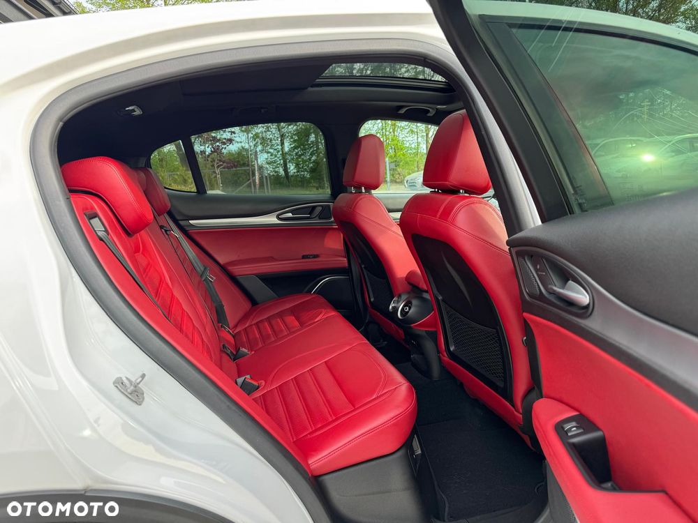 Alfa Romeo Stelvio 2.0 Turbo 16V AT8-Q4 Veloce Ti - 13