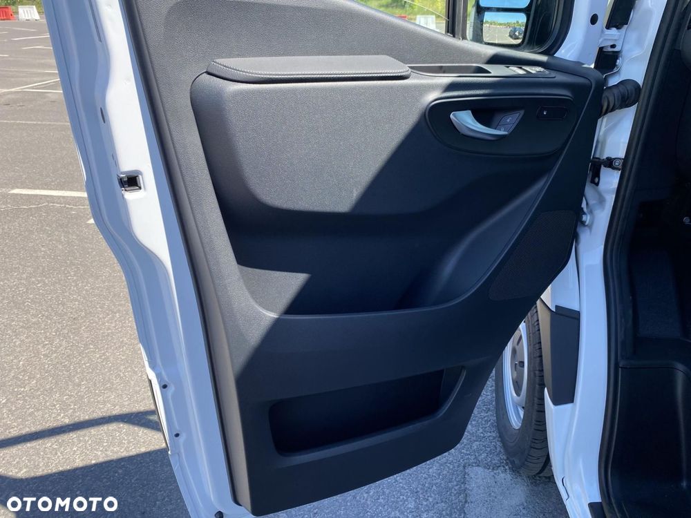 Mercedes-Benz Sprinter - 11
