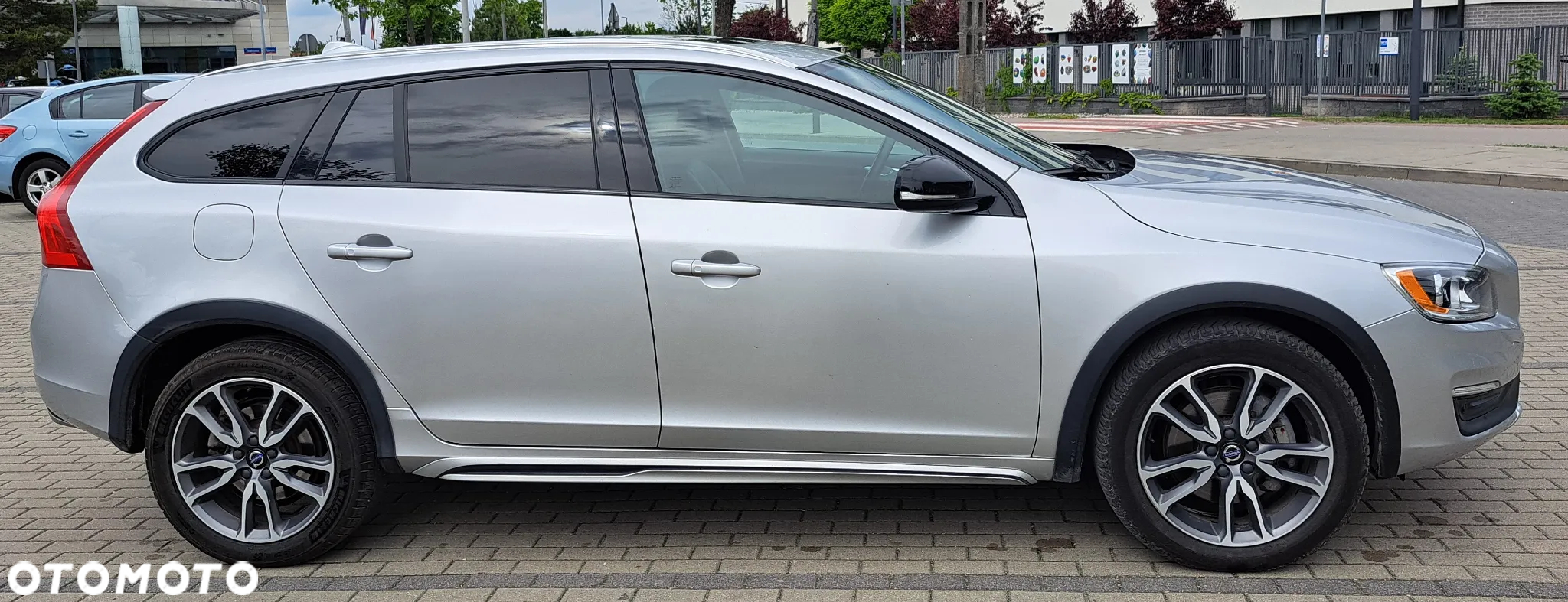 Volvo V60 Cross Country T5 AWD Summum - 4