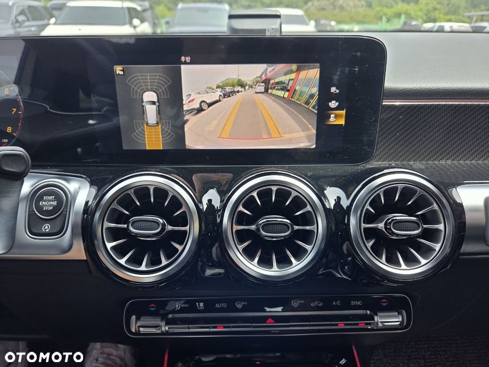Mercedes-Benz GLB 250 4-Matic AMG Line 8G-DCT - 28