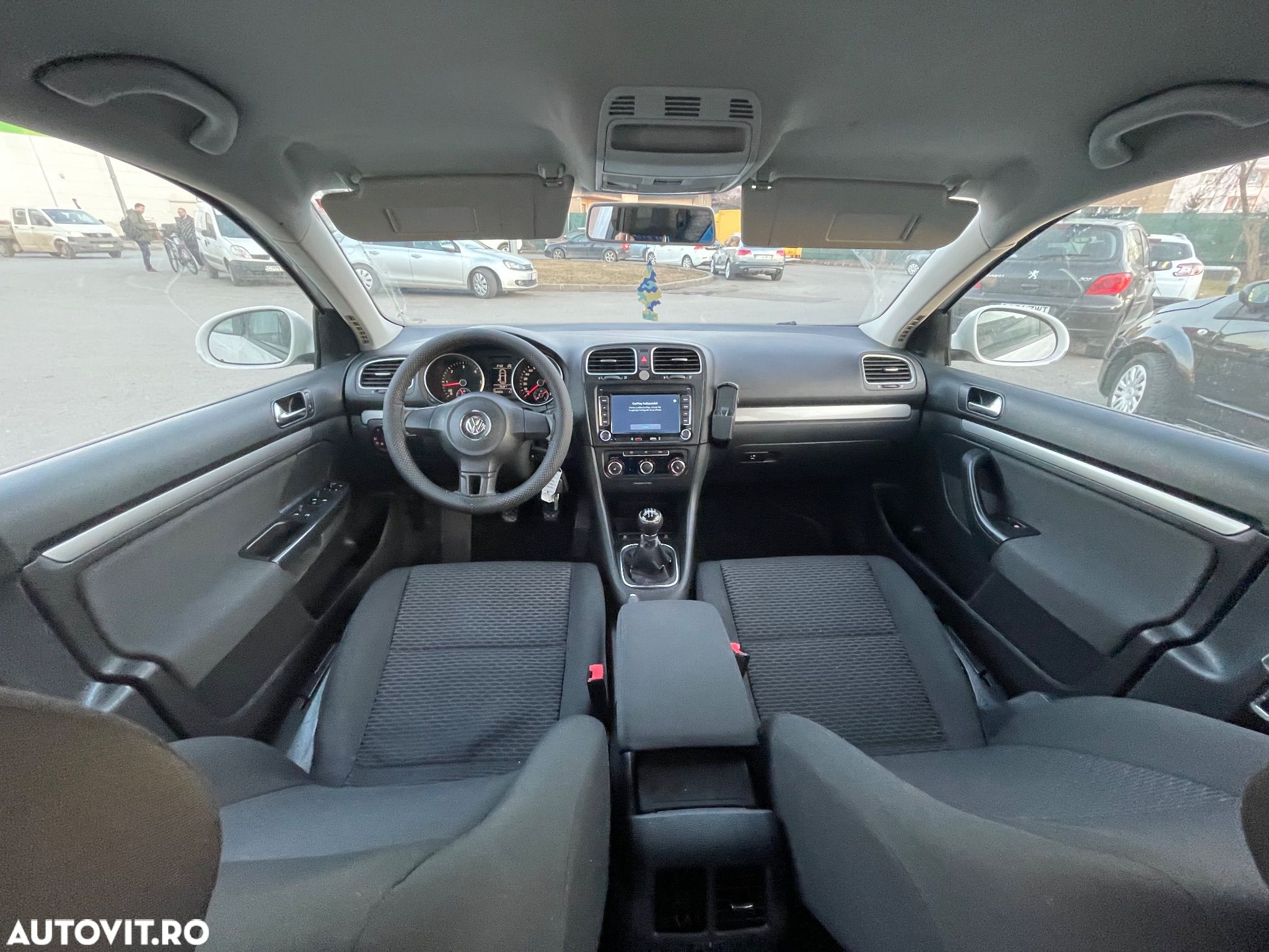 Volkswagen Golf - 1